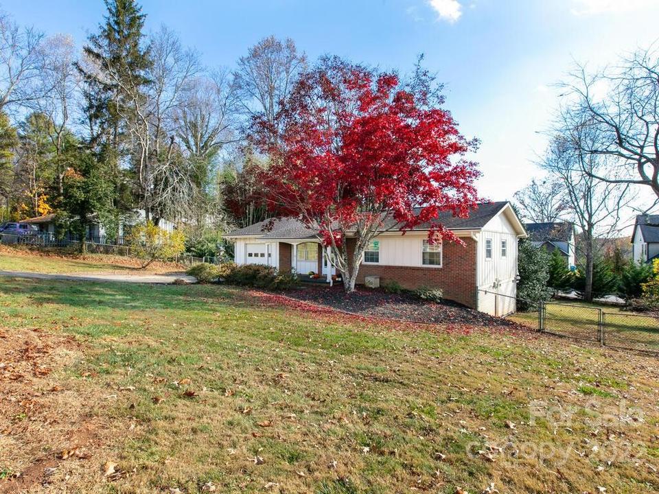  37 Southwicke Dr, Arden, NC 28704 photo 3