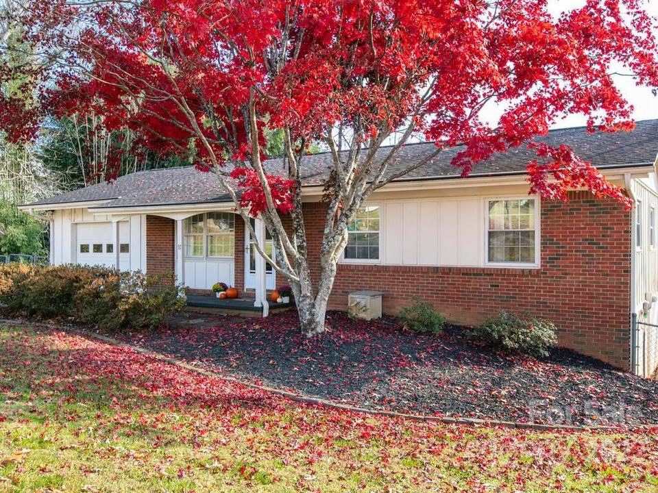  37 Southwicke Dr, Arden, NC 28704 photo 2