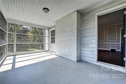 209 W Spring St, Troy, NC 27371 photo 6