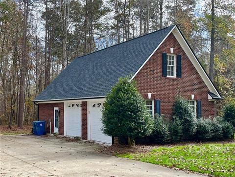 6376 Fox Chase Dr, Davidson, NC 28036 photo 3