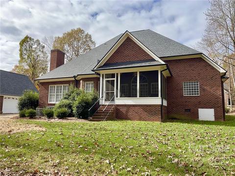 6376 Fox Chase Dr, Davidson, NC 28036 photo 2