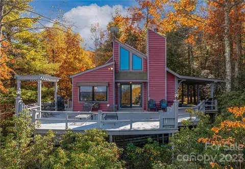349 Timber Crest Dr, Zirconia, NC 28790