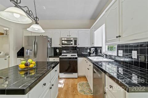 43 Heron Cove Loop, Hickory, NC 28601 photo 5