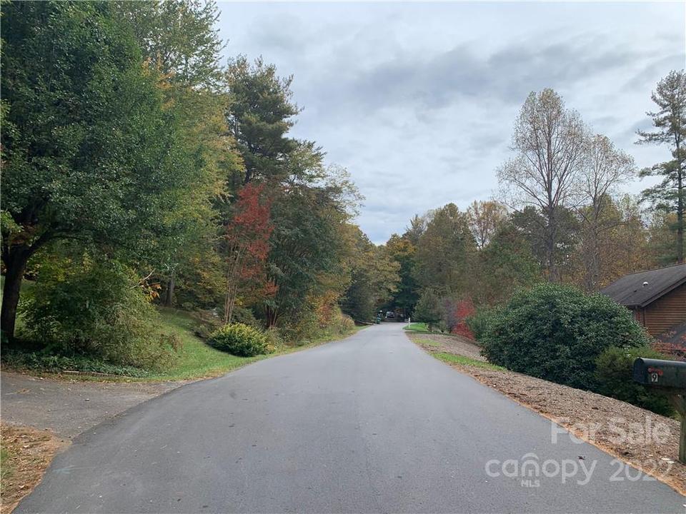  12 Morris Dr, Weaverville, NC 28787 photo 3