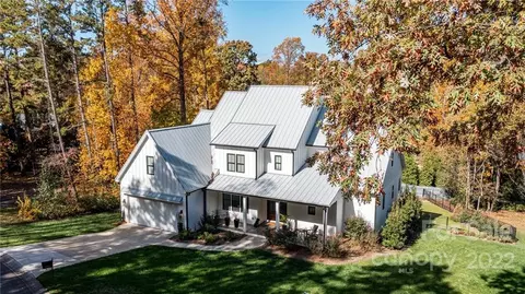 20236 Sloop Ct, Cornelius, NC 28031 photo 2