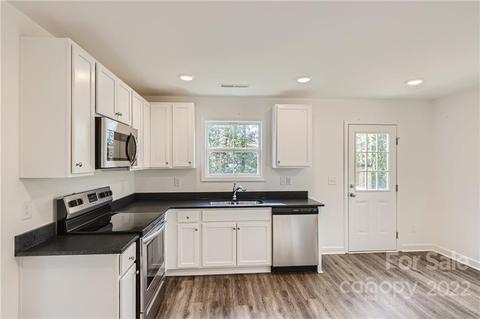 415 Pinecroft Ln, Spencer, NC 28159 photo 4