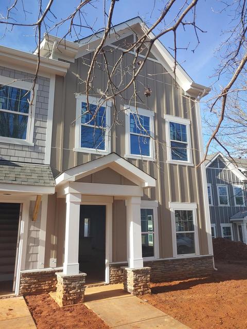1815 Edgewater Dr NW, Conover, NC 28613