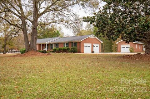 570 Freemont Dr, Lancaster, SC 29720 photo 1
