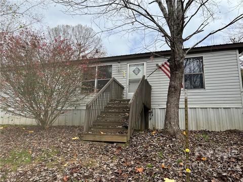 207 Estes Dr, Marion, NC 28752 photo 1