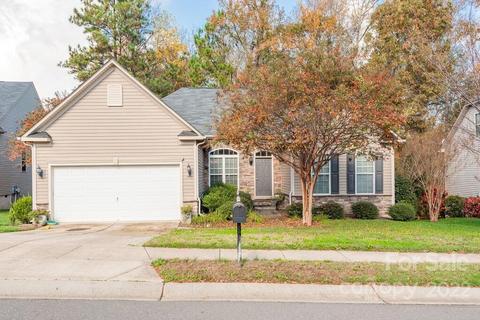 2630 Holly Oak Ln, Gastonia, NC 28056