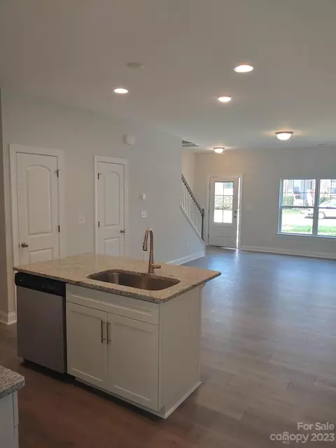 1817 Edgewater Nw Dr NW, Conover, NC 28613 photo 5