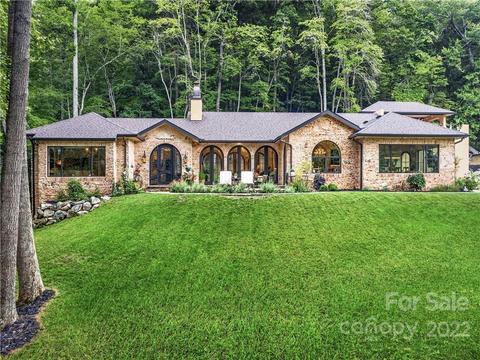 959 Dave Whitaker Rd, Horse Shoe, NC 28742