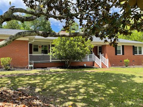 800 Forest Dr, Lancaster, SC 29720 photo 2