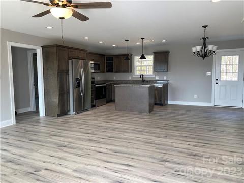 1502 Foxbrook Cir, Lancaster, SC 29720 photo 3