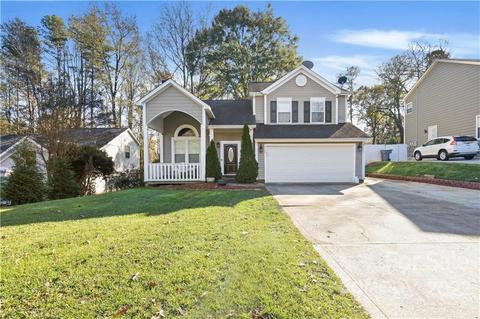 8100 Chestnut Ridge Dr, Charlotte, NC 28215