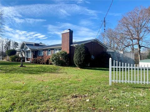 6113 White Plains Rd, Roaring River, NC 28669