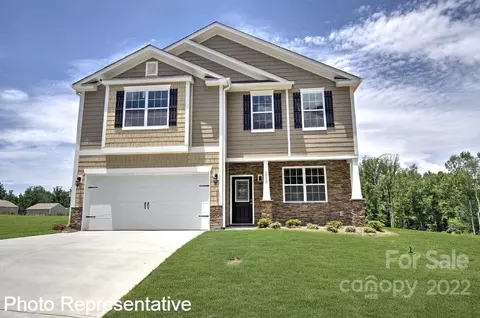 911 Newport Ct, Asheville, NC 28806