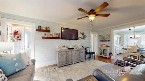 86 Walnut St, Marion, NC 28752 photo 6