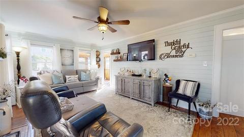 86 Walnut St, Marion, NC 28752 photo 5