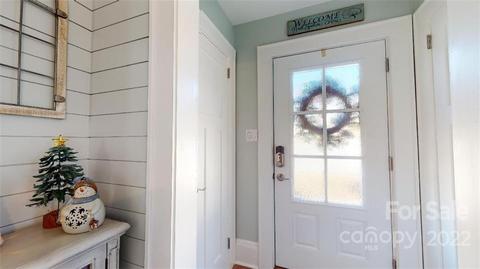 86 Walnut St, Marion, NC 28752 photo 4