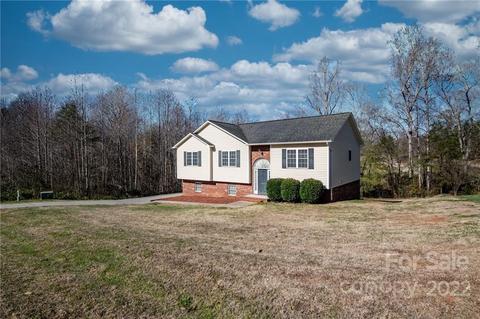4847 Sandstone Dr, Conover, NC 28613 photo 1