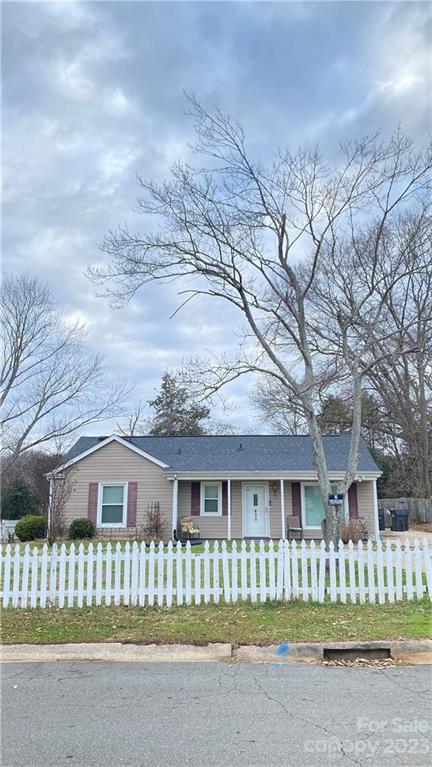 428 Cherry Wood Ln, Charlotte, NC 28217