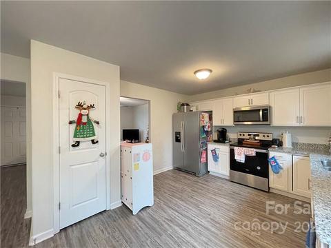 1676 Mayfair Dr, Conover, NC 28613 photo 5