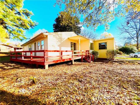 906 15th St NW, Conover, NC 28613 photo 1