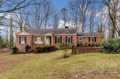 913 Forest Dr, Lancaster, SC 29720 photo 1
