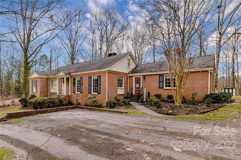 913 Forest Dr, Lancaster, SC 29720 photo 2