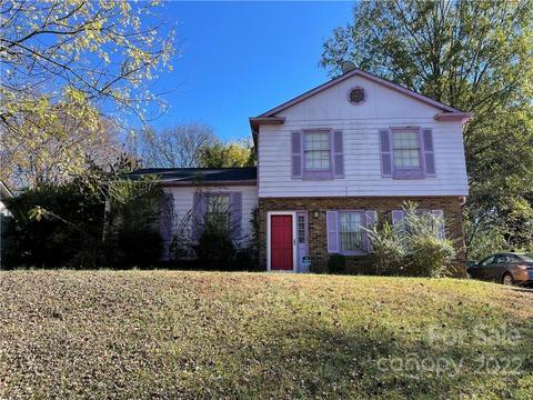 501 Huntsmoor Dr, Charlotte, NC 28217