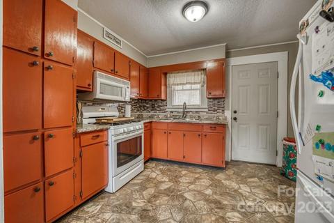 1085 Old Clyde Rd, Clyde, NC 28721 photo 13