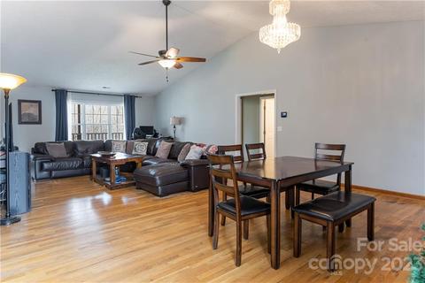 711 Crest Rd, Flat Rock, NC 28731 photo 14