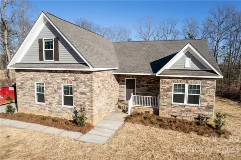 5008 Kings Pinnacle Dr, Kings Mountain, NC 28086