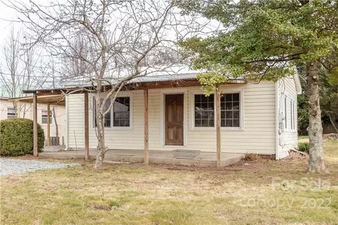 5751 Howard Gap Rd, Flat Rock, NC 28731