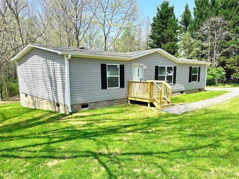 8895 Spring Meadow Dr, Hickory, NC 28601