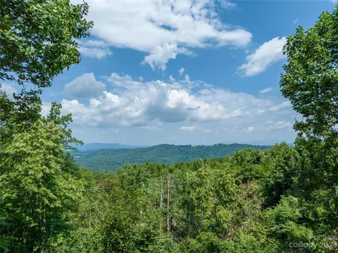 000 Skyway Dr, Hendersonville, NC 28739