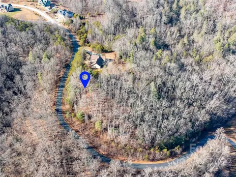 306 Summer Orchard Dr, Hendersonville, NC 28792