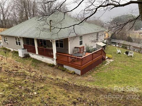 43 Diane Dr NW, Clyde, NC 28721 photo 4
