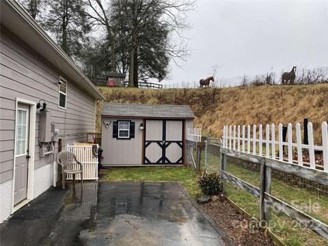 43 Diane Dr NW, Clyde, NC 28721 photo 2