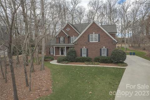 6341 Fox Chase Dr, Davidson, NC 28036 photo 2