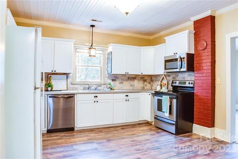 30 Stevens St, Tryon, NC 28782 photo 10