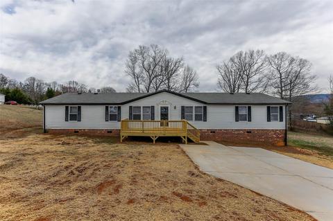 2000 Willow Creek Ct, Pinnacle, NC 27043