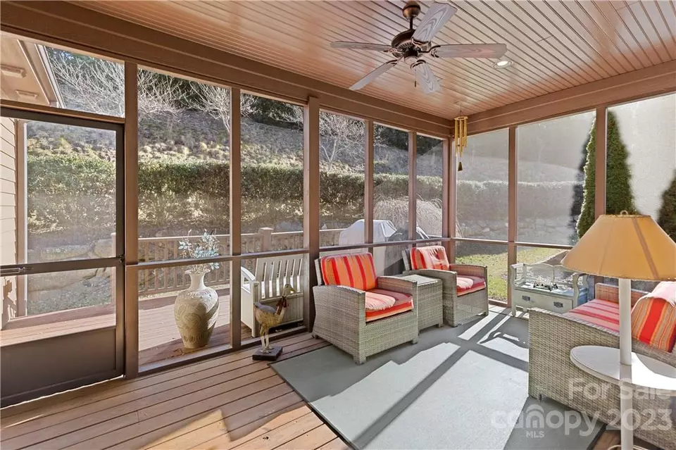  4 Meadow Vista Ct, Asheville, NC 28803 photo 9