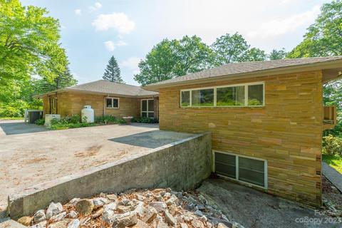 104 Azalea Ln, Spruce Pine, NC 28777