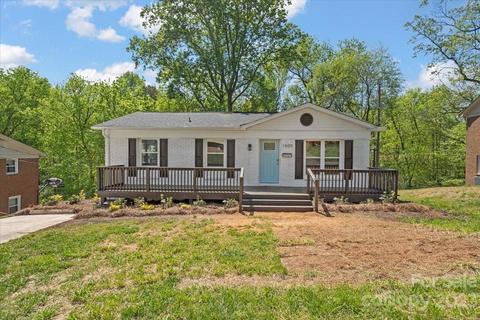 1500 Plumstead Rd, Charlotte, NC 28216