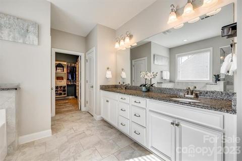 579 Daventry Ct, Clover, SC 29710 photo 10