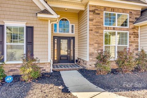 579 Daventry Ct, Clover, SC 29710 photo 2