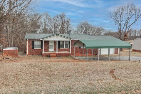 7007 Old Laurel Rd, Hickory, NC 28602