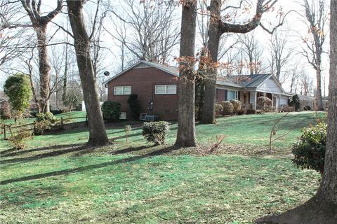 606 2nd Avenue Pl NE, Conover, NC 28613 photo 2